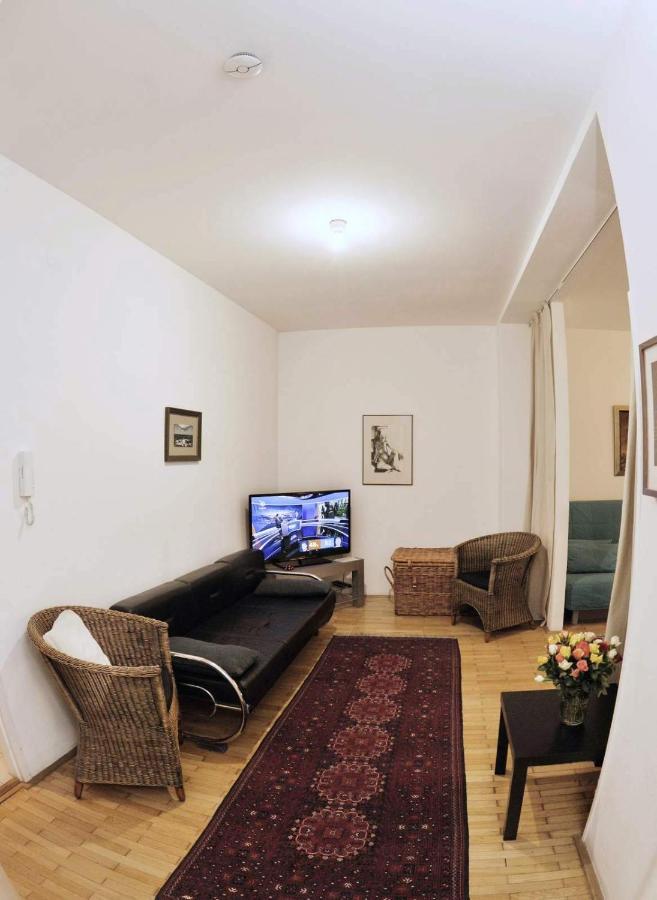 Apartman Old Centre - Rybarska Brana Bratislava Luaran gambar