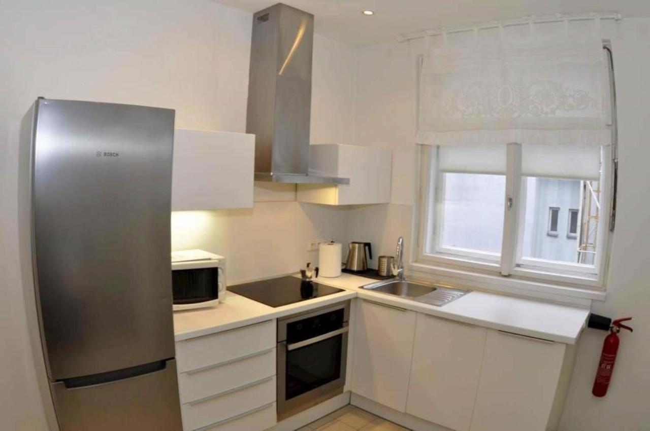 Apartman Old Centre - Rybarska Brana Bratislava Luaran gambar