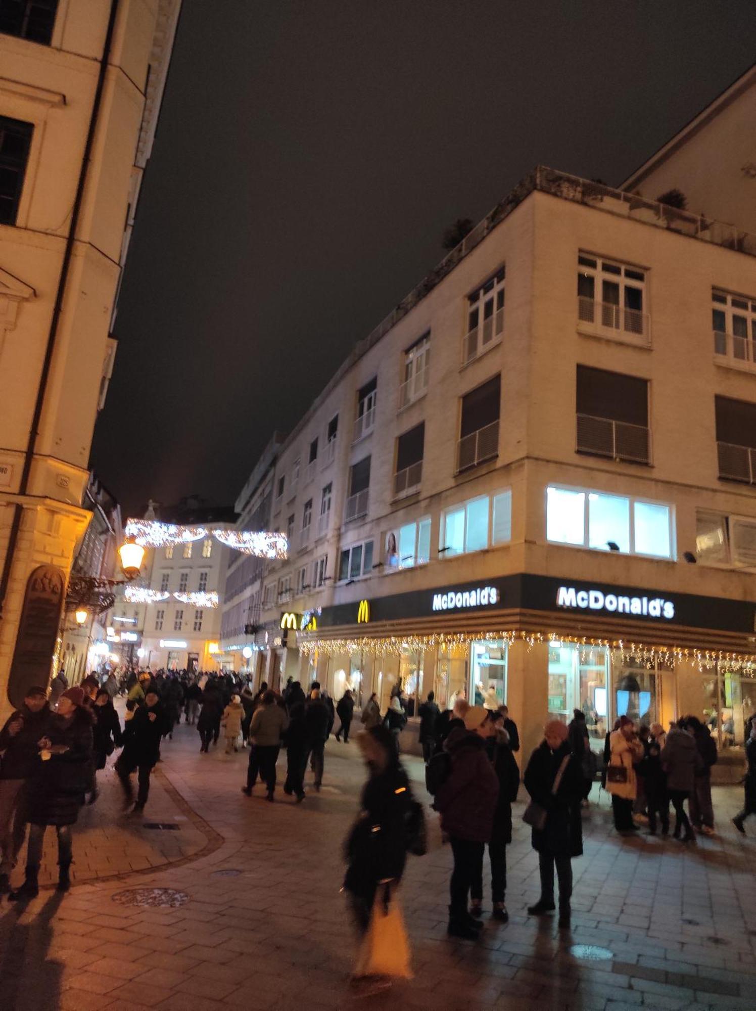 Apartman Old Centre - Rybarska Brana Bratislava Luaran gambar