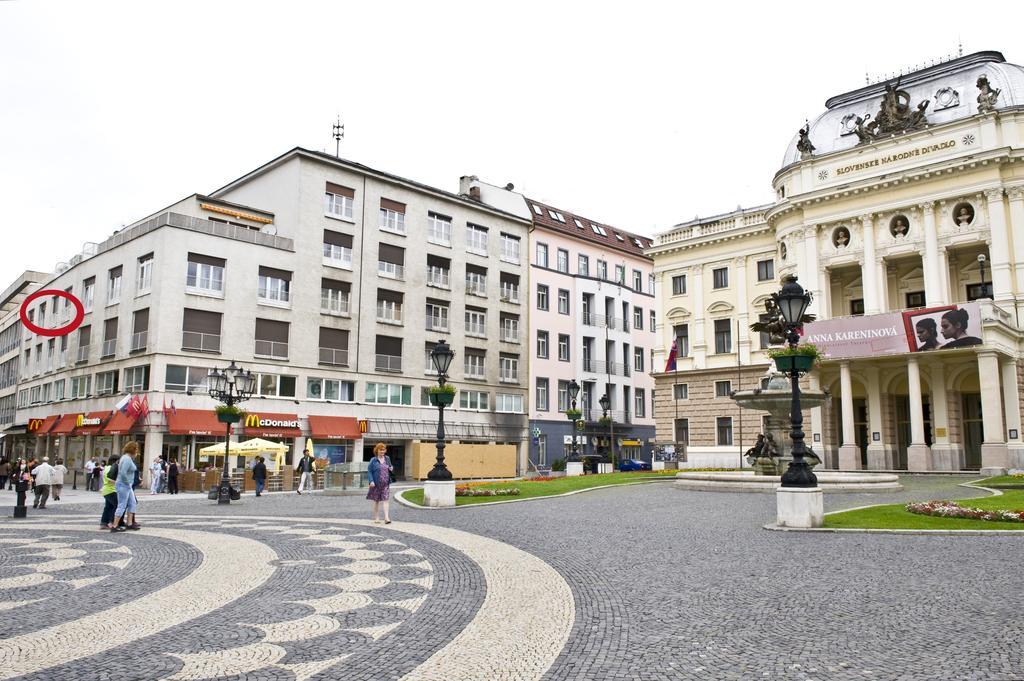 Apartman Old Centre - Rybarska Brana Bratislava Luaran gambar