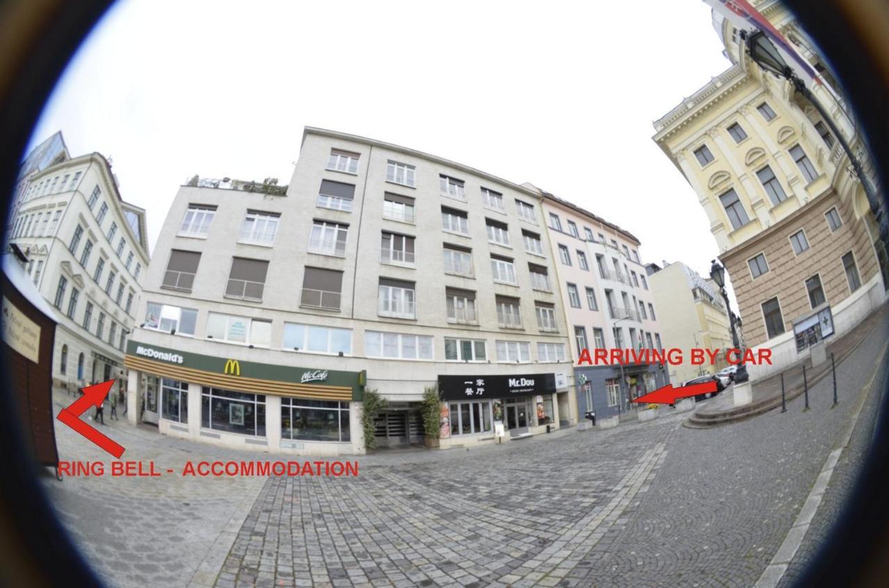 Apartman Old Centre - Rybarska Brana Bratislava Luaran gambar